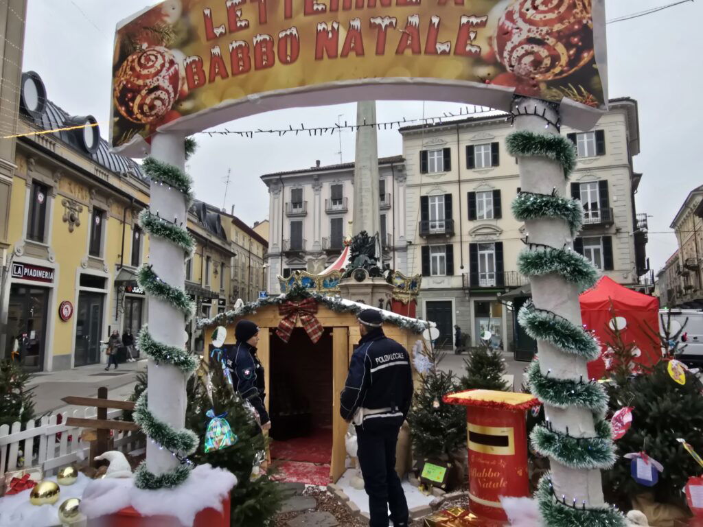 Casetta Babbo Natale danneggiata