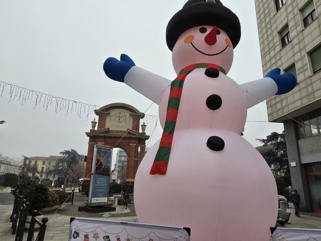 Pupazzo Neve via Dante Alessandria Natale 2024