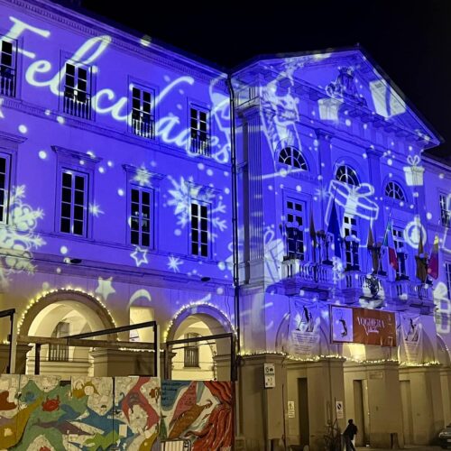 Voghera accende il Natale: pista di pattinaggio, luci e magia in Piazza Duomo