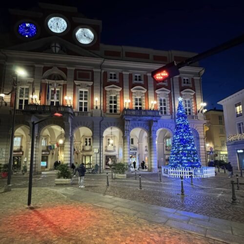 Piazza della Libertà si accende: presentato il nuovo vestito luminoso