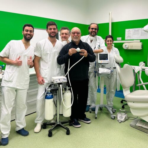 Ospedale Casale: nuovo sorriso per Jorge grazie alla sedazione cosciente per superare la sua paura del dentista