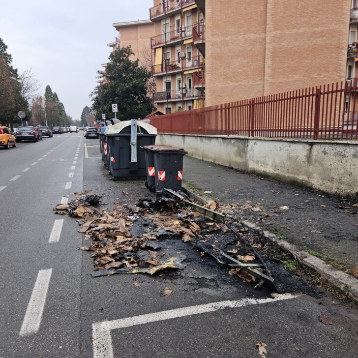 Altri cassonetti a fuoco ad Alessandria: al Cristo e agli Orti