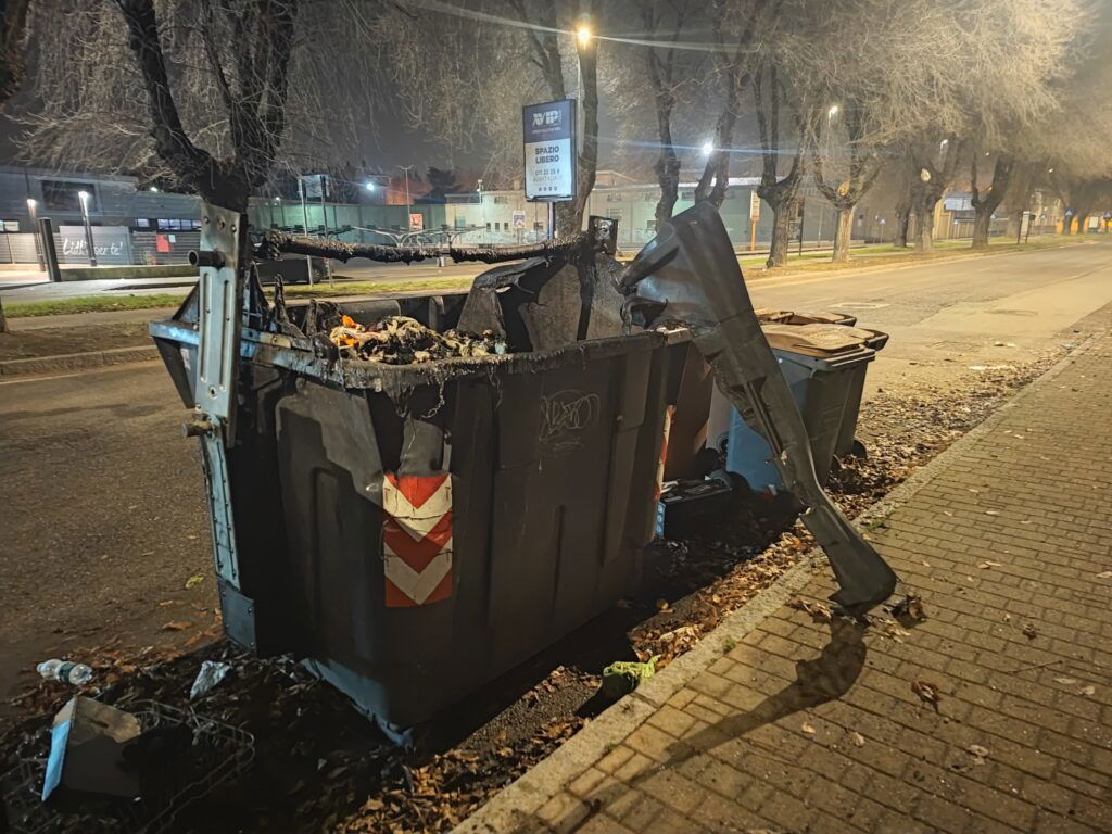 Cassonetto incendiato via San Giovanni Bosco Alessandria