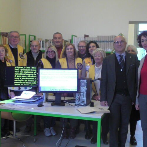 In biblioteca ad Alessandria un visore per chi ha disabilità visive