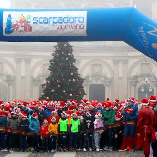 800 persone alla Scarpadoro di Natale a Vigevano