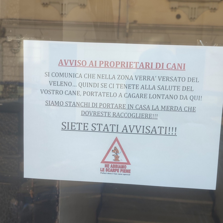 Avviso choc contro i proprietari dei cani maleducati: “se non pulite metteremo il veleno”