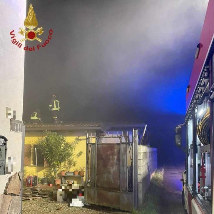 Incendio in una abitazione a Vigevano. Una persona intossicata