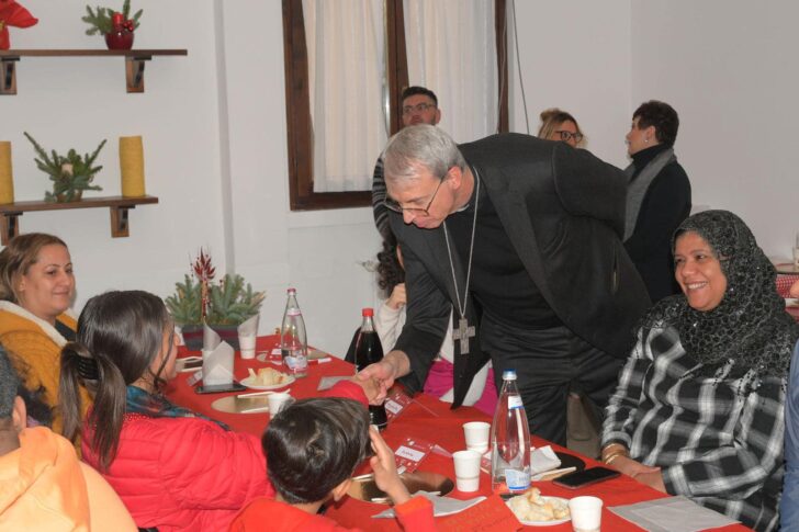 Oltre 500 persone a tavola al pranzo di Natale di Sant’Egidio a Pavia