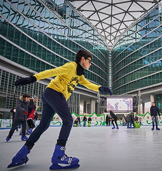 A Milano torna la pista di pattinaggio al coperto