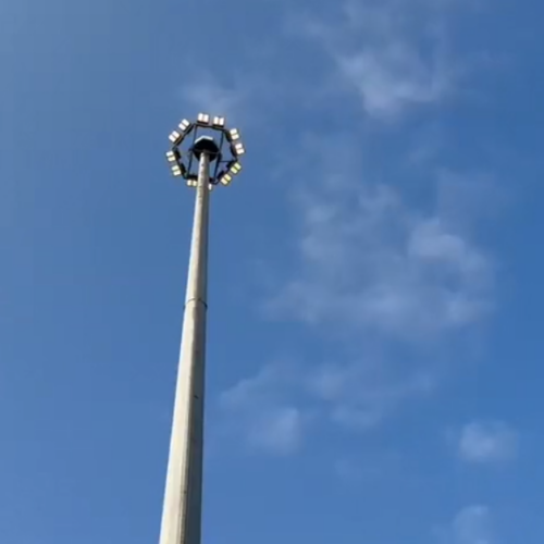 Si riaccende la torre faro in zona Astuti: “Restituiamo luce alla città”