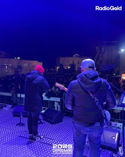 Oltre 2500 persone al Capodanno di Casale: grande successo tra brindisi, sorrisi, djset e le canzoni degli 883