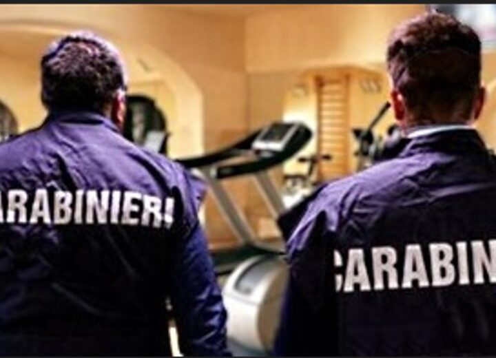 Carabinieri in incognito in palestra beccano ladro “con le mani in un armadietto”