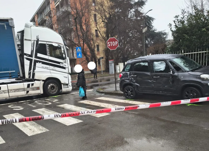 Incidente tra tir e auto: grave automobilista