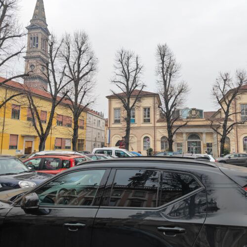 Piazza Vittorio Veneto: da quest’estate via gli stalli blu. Assessore Serra: “Usate il parcheggio di via Parma”