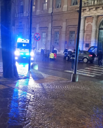 Pedone investito in piazza della Libertà ad Alessandria: sul posto la Polizia Locale e il 118