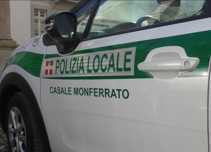 Donna investita da un furgone in piazza Battisti a Casale