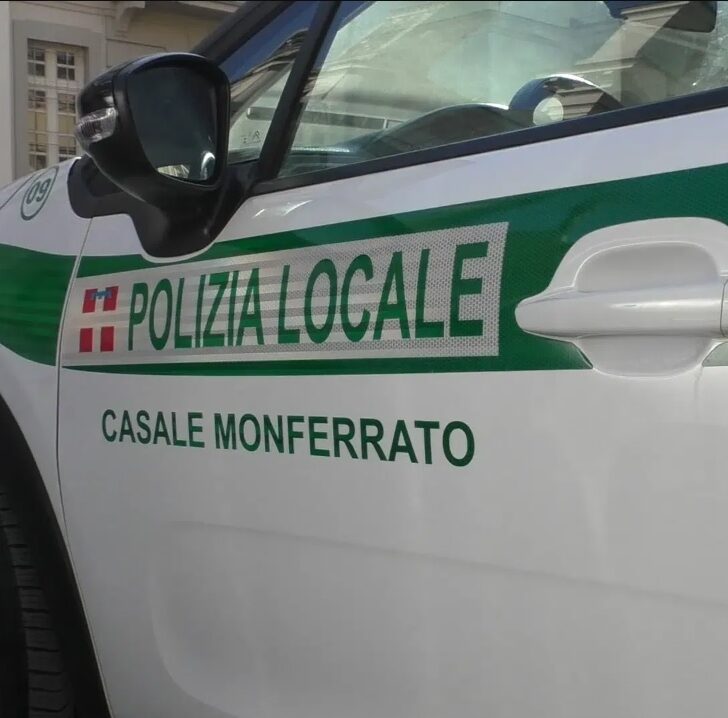 Donna investita da un furgone in piazza Battisti a Casale