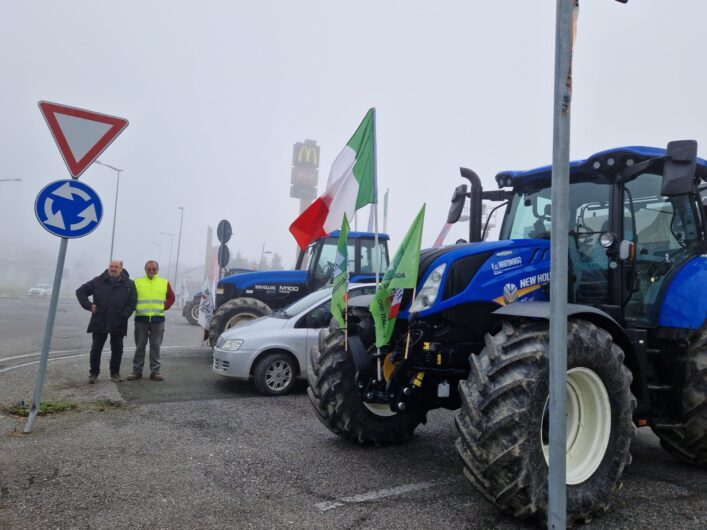 Prosegue la protesta degli Agricoltori Autonomi: i trattori agli ingressi di Alessandria