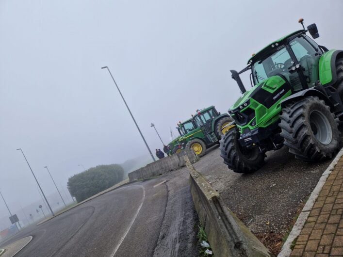 Prosegue la protesta degli Agricoltori Autonomi: i trattori agli ingressi di Alessandria