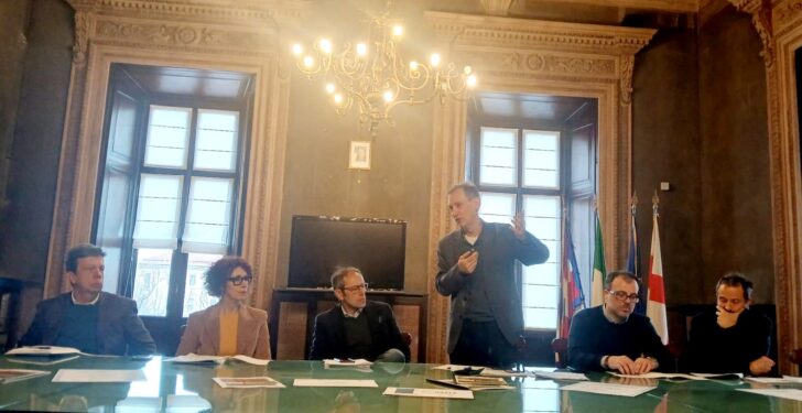 Badante di quartiere, doposcuola, corsi di teatro e apicoltura. Ad Alessandria prende forma un nuovo modo di abitare