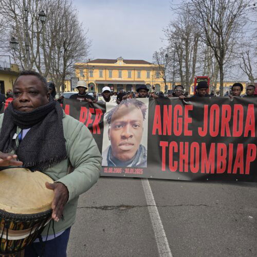 “Giustizia per Jordan” e preghiere cantate in diretta per l’Africa: da Tortona il saluto affettuoso