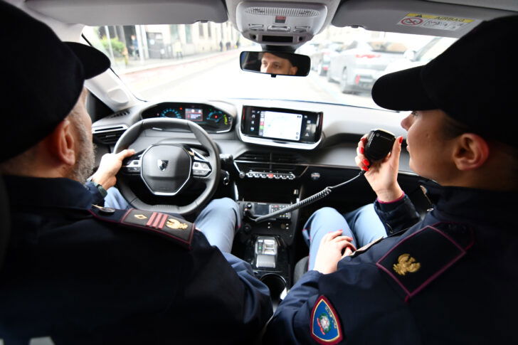 Ad Alessandria tre nuove auto elettriche della Polizia di Stato