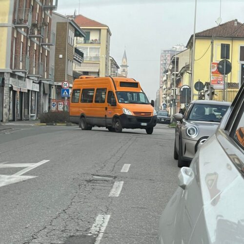 Bus in avaria in corso Acqui ad Alessandria: code