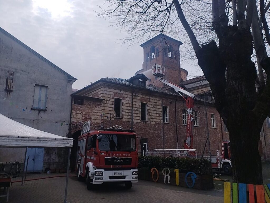 Incendio vigili Fuoco incendio oratorio Casale