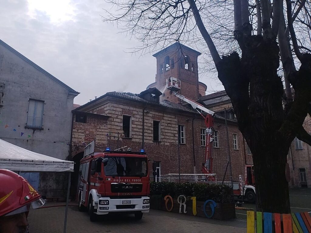 Incendio vigili Fuoco incendio oratorio Casale