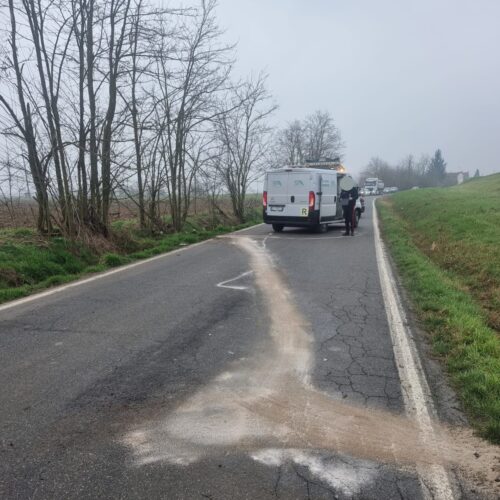 Incidente a Castellazzo: auto si ribalta e invade corsia opposta