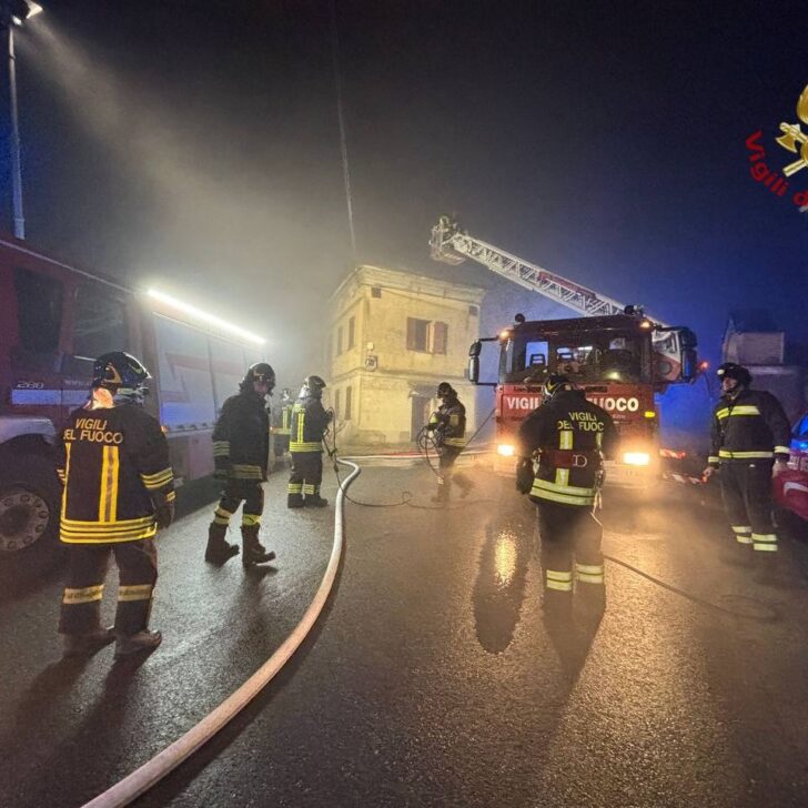 Incendio in una abitazione a Santa Maria della Versa. Nessun ferito ma ingenti danni 