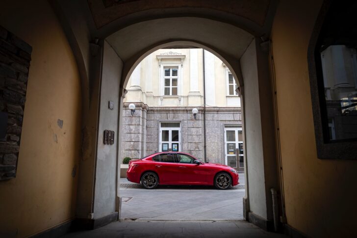 A Valenza Alfa Romeo presenta in anteprima nazionale la nuova linea di auto