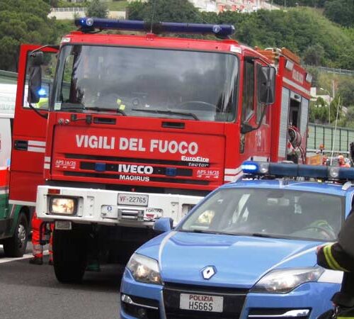 Mezzo pesante si ribalta sulla A7. Chiuso tratto tra Serravalle e Vignole in direzione Genova