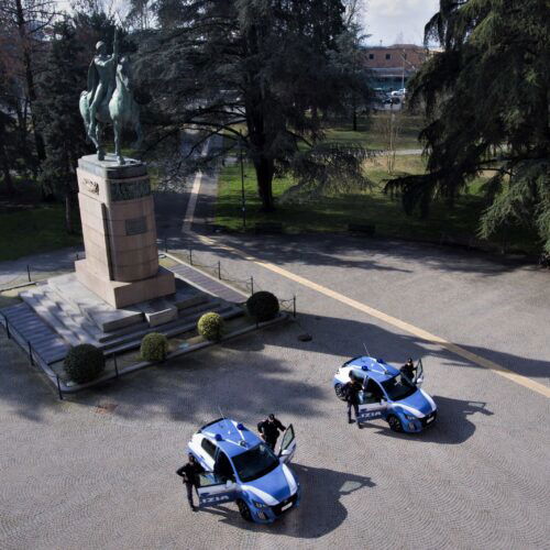 Controlli della Polizia ai giardini della stazione di Alessandria. Due denunciati per spaccio