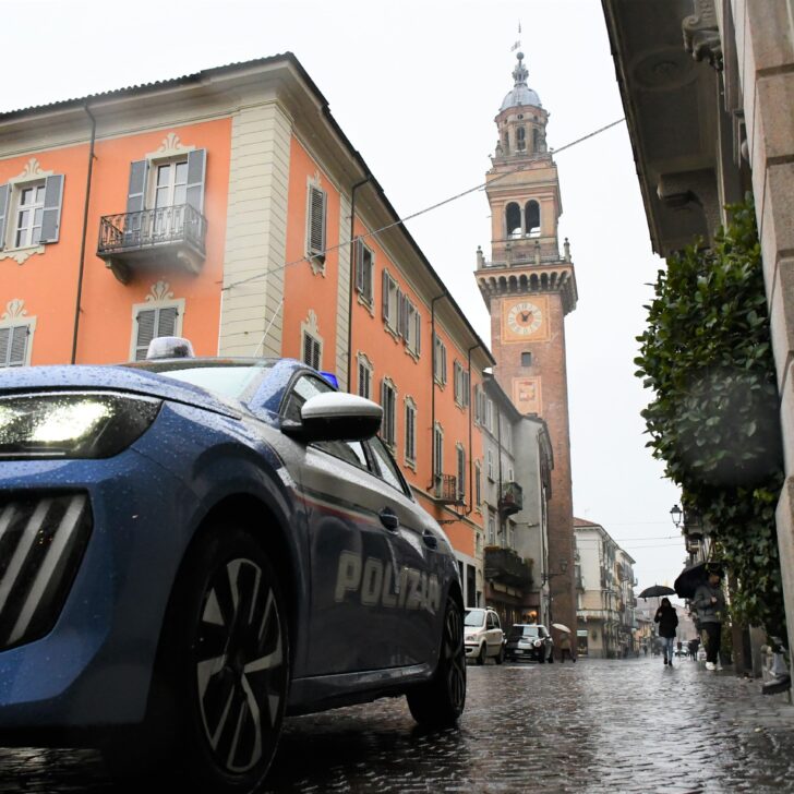 Sorpresa in auto a Casale con cocaina, hashish, eroina e la patente sospesa