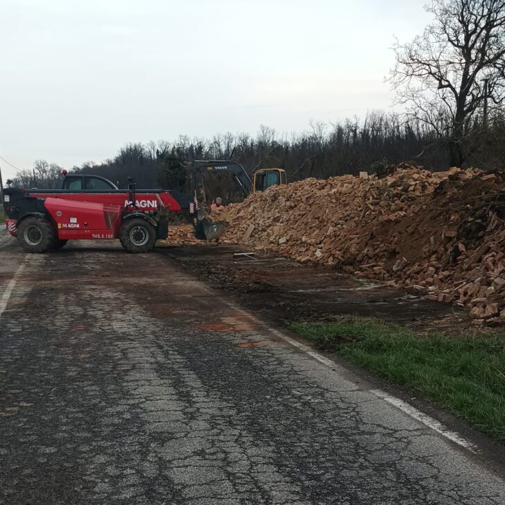 Riaperta la strada provinciale 245 a Masio: finito l’intervento di messa in sicurezza della casa pericolante