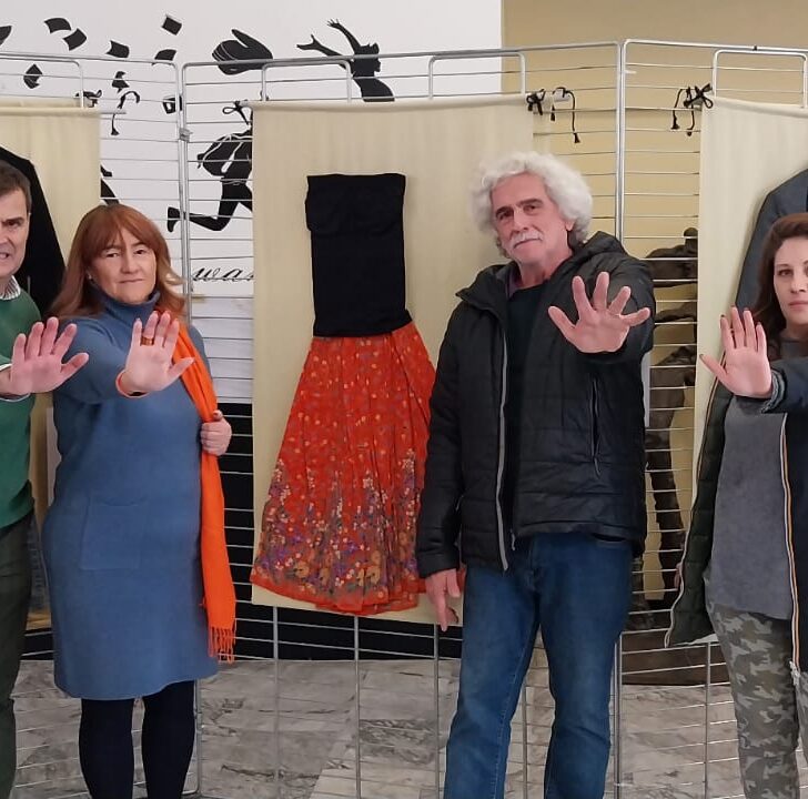 “Com’eri vestita?”: all’Istituto Santachiara di Tortona la mostra contro gli stereotipi della violenza di genere