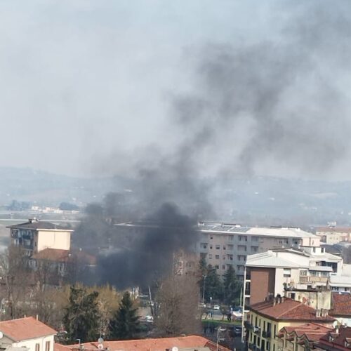 Furgone in fiamme nei pressi di largo Catania ad Alessandria