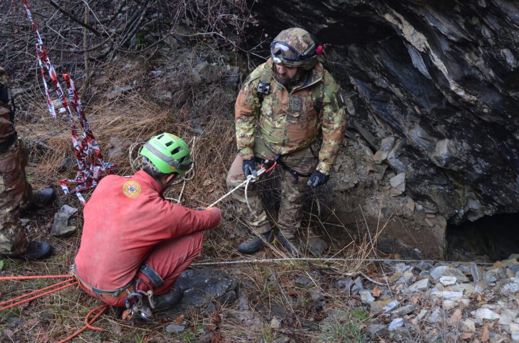 Bonifica bombe mano grotta cuneese