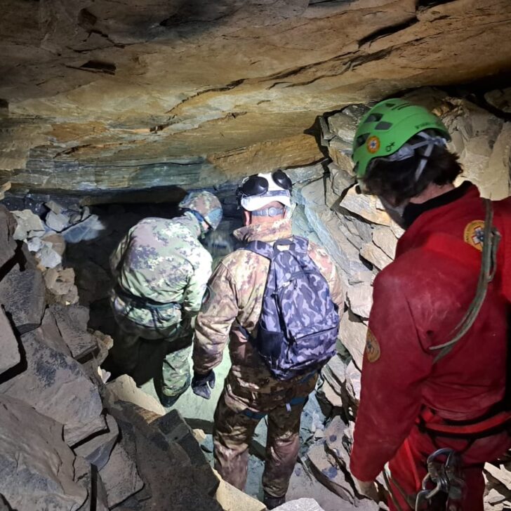 Bombe a mano in una grotta del cuneese: bonificata grazie all’Esercito e al Soccorso Alpino