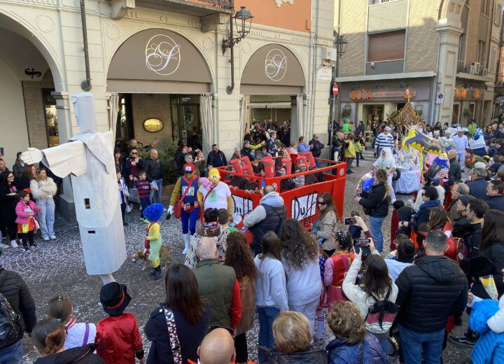 Il Carnevale di Casale tra fantasia e divertimento: le foto