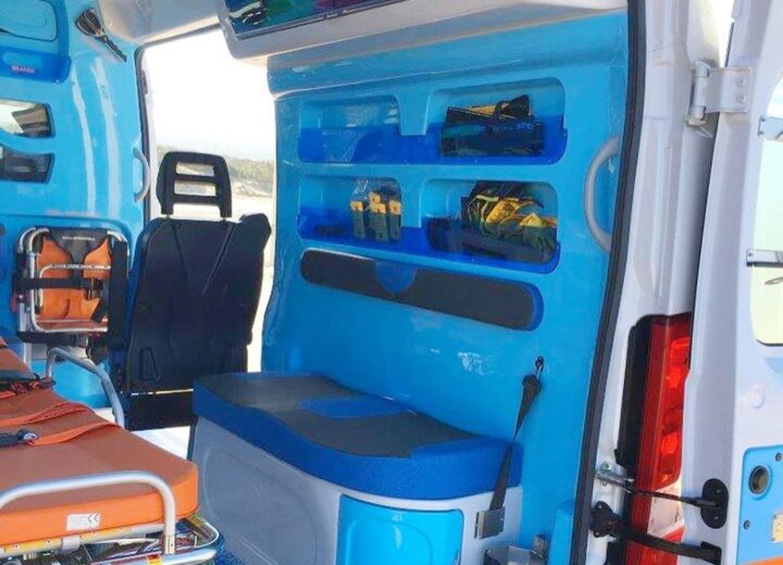 Malore in strada: cittadini tengono in vita 60enne guidati al telefono dal 118