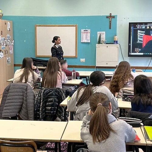 A Sale i Carabinieri incontrano gli studenti di elementari e medie per diffondere la cultura della legalità