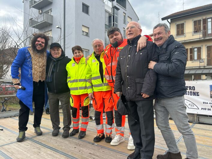 Al quartiere Cristo piazza Ceriana gremita per il Carnevale tra maschere, musica, giochi e la pentolaccia