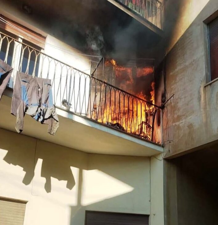 Incendio in una palazzina a Novi: nessuna persona intossicata