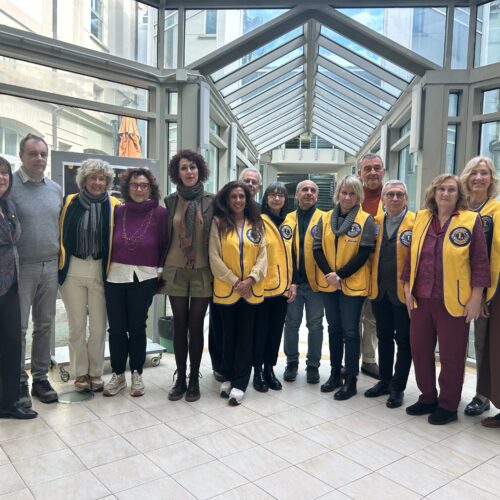 Gli otto Lions Club di Alessandria donano alla Caritas un nuovo furgone refrigerato