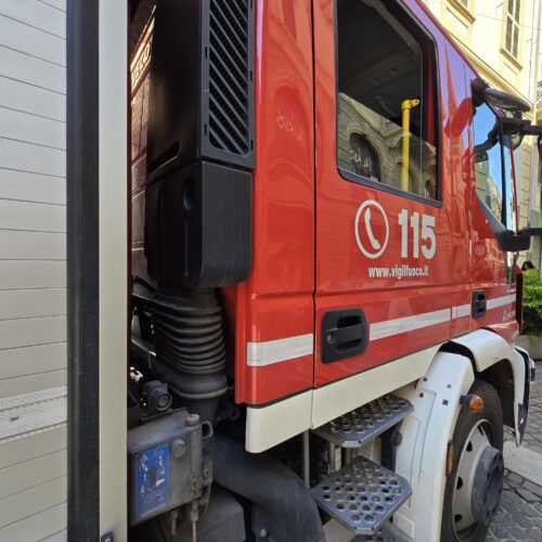 Incendio danneggia due mezzi parcheggiati al Cristo