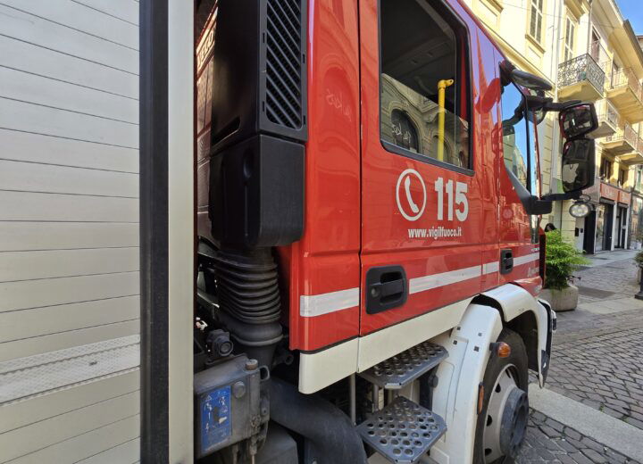Incendio danneggia due mezzi parcheggiati al Cristo