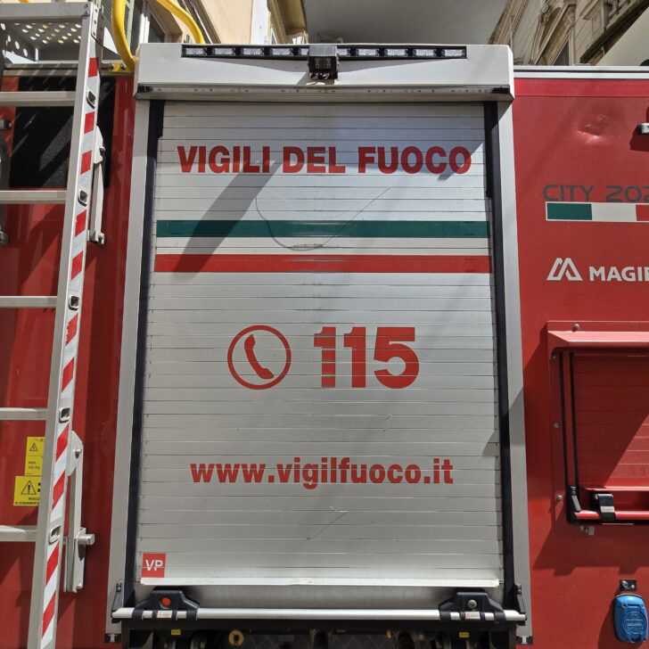 Incendio in un alloggio in via Parnisetti ad Alessandria: due persone intossicate dal fumo