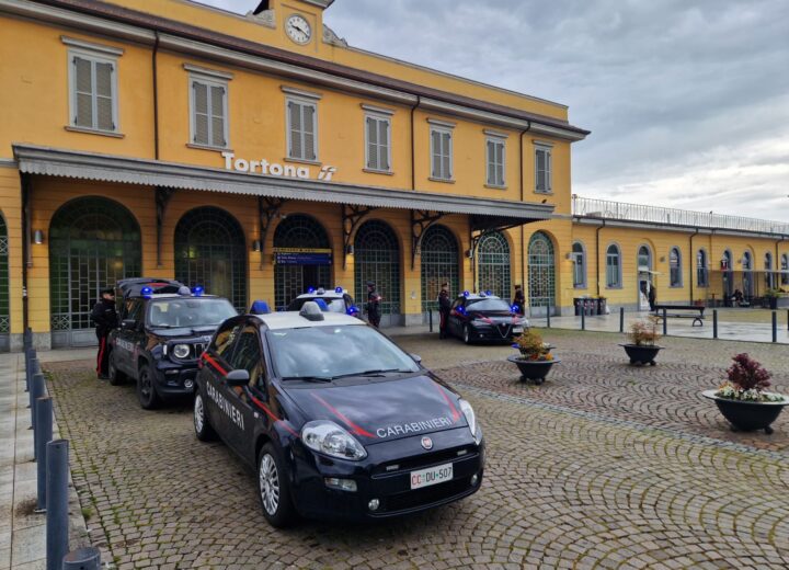 Per le vie della città con una katana in pugno: bloccato dai Carabinieri